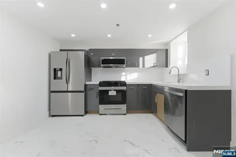 821 18th Street Union City NJ 07087