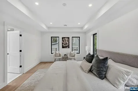 887 Linden Avenue Ridgefield NJ 07657