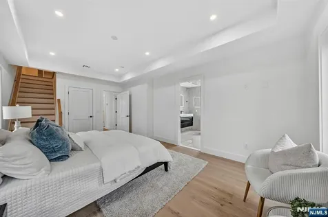 887 Linden Avenue Ridgefield NJ 07657