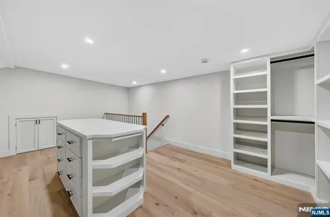 887 Linden Avenue Ridgefield NJ 07657