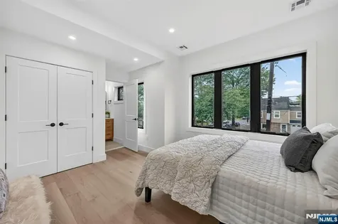 887 Linden Avenue Ridgefield NJ 07657