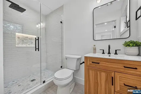 887 Linden Avenue Ridgefield NJ 07657