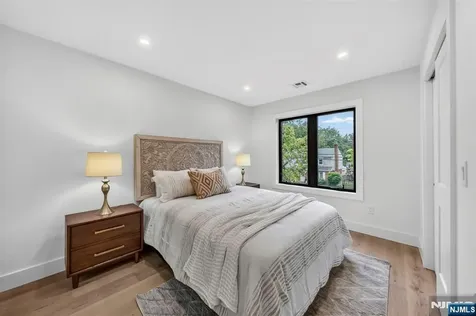 887 Linden Avenue Ridgefield NJ 07657