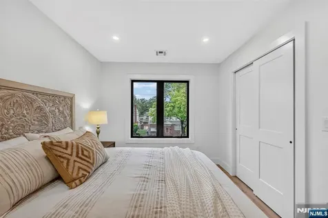 887 Linden Avenue Ridgefield NJ 07657