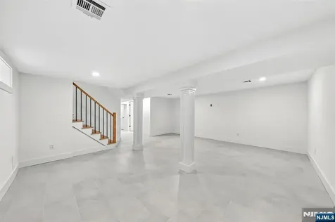 887 Linden Avenue Ridgefield NJ 07657