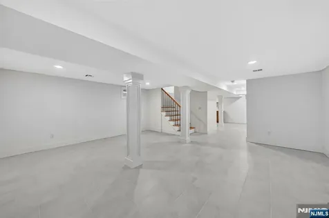 887 Linden Avenue Ridgefield NJ 07657