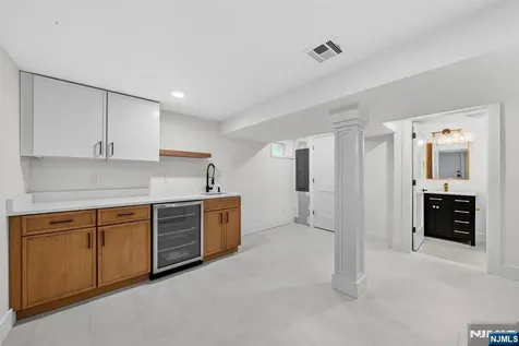 887 Linden Avenue Ridgefield NJ 07657