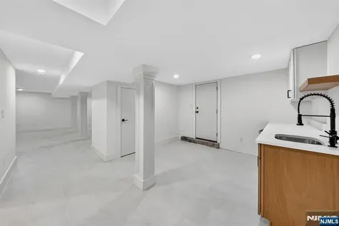 887 Linden Avenue Ridgefield NJ 07657