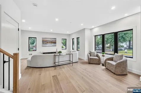 887 Linden Avenue Ridgefield NJ 07657