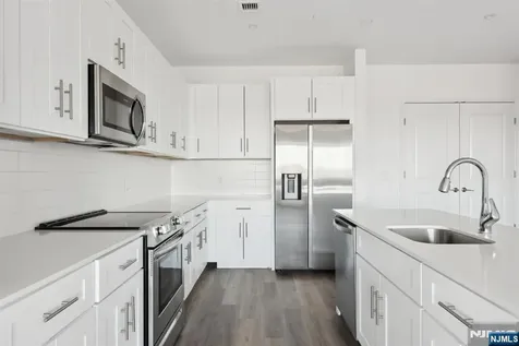 2 Executive Fort Lee NJ 07024