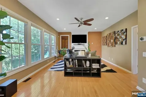 81 Lafayette Circle Totowa NJ 07512