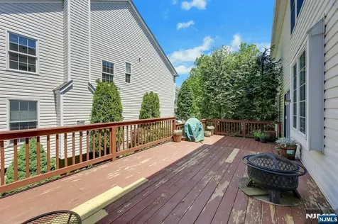 81 Lafayette Circle Totowa NJ 07512