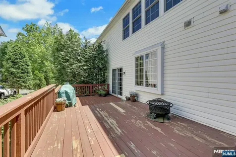 81 Lafayette Circle Totowa NJ 07512
