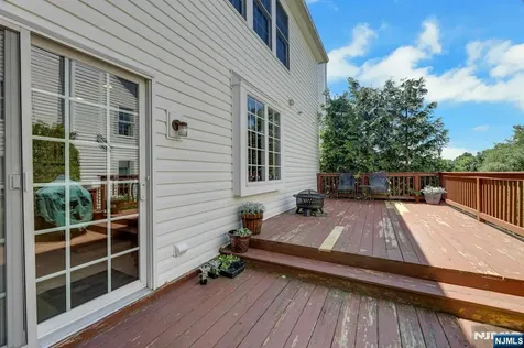 81 Lafayette Circle Totowa NJ 07512