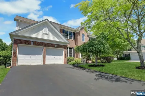 81 Lafayette Circle Totowa NJ 07512