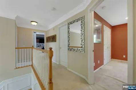 81 Lafayette Circle Totowa NJ 07512