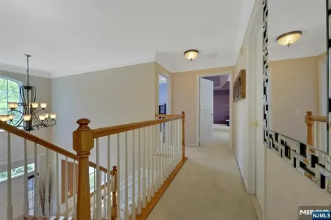 81 Lafayette Circle Totowa NJ 07512