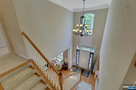 81 Lafayette Circle Totowa NJ 07512