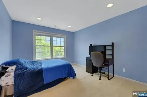 81 Lafayette Circle Totowa NJ 07512