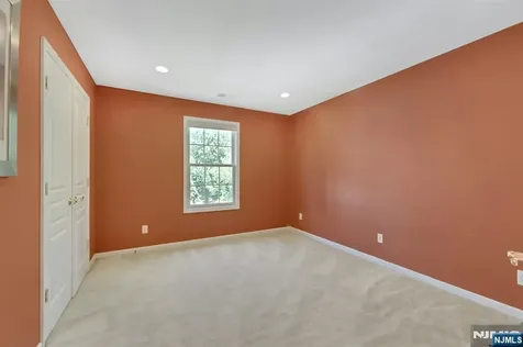 81 Lafayette Circle Totowa NJ 07512
