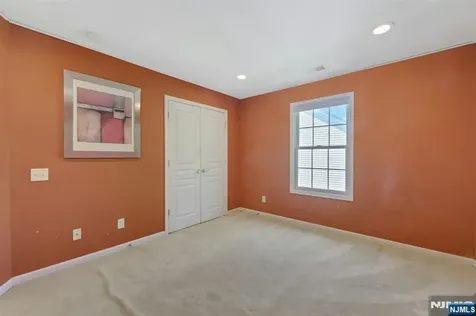 81 Lafayette Circle Totowa NJ 07512