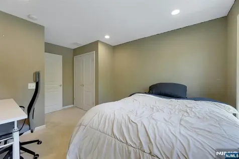 81 Lafayette Circle Totowa NJ 07512