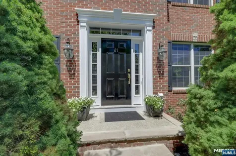 81 Lafayette Circle Totowa NJ 07512