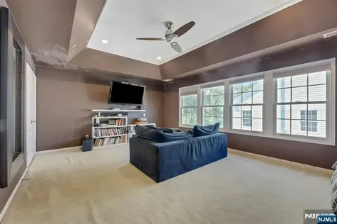 81 Lafayette Circle Totowa NJ 07512