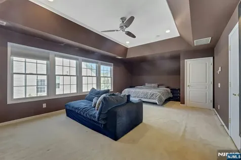 81 Lafayette Circle Totowa NJ 07512