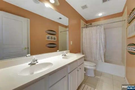 81 Lafayette Circle Totowa NJ 07512