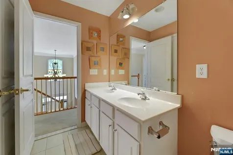 81 Lafayette Circle Totowa NJ 07512