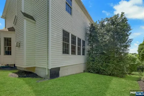 81 Lafayette Circle Totowa NJ 07512