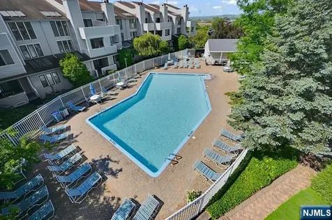 81 Lafayette Circle Totowa NJ 07512