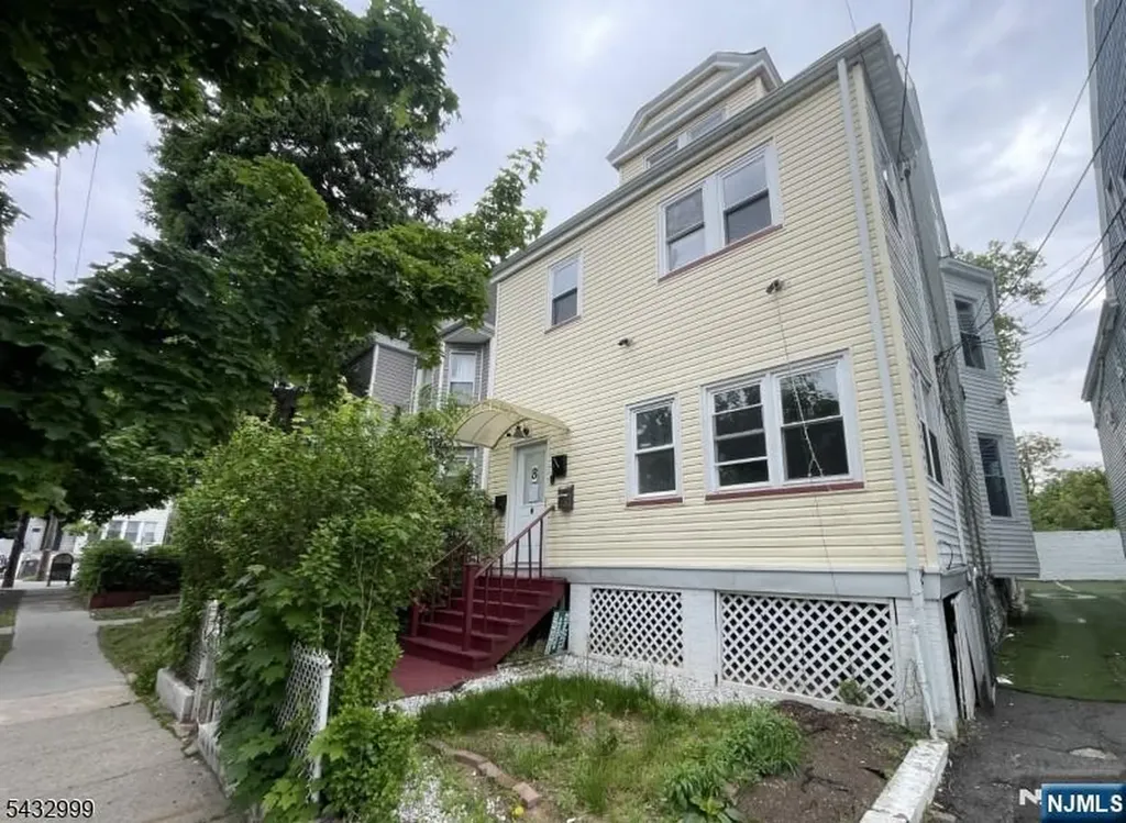 8 Treacy Avenue Newark NJ 07108