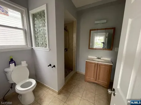 8 Treacy Avenue Newark NJ 07108