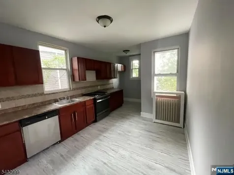 8 Treacy Avenue Newark NJ 07108