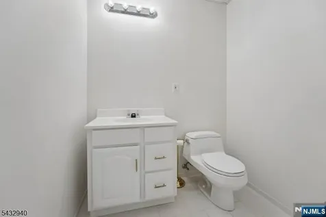 32 Kent Drive Roseland NJ 07068