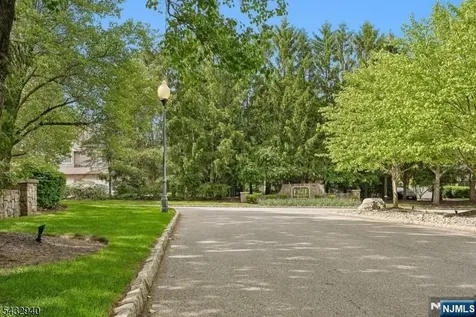 32 Kent Drive Roseland NJ 07068