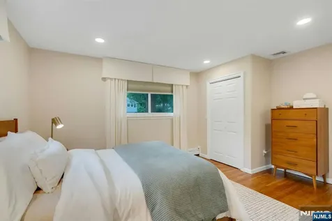 57 Stonefield Road Glen Rock NJ 07452