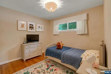 57 Stonefield Road Glen Rock NJ 07452
