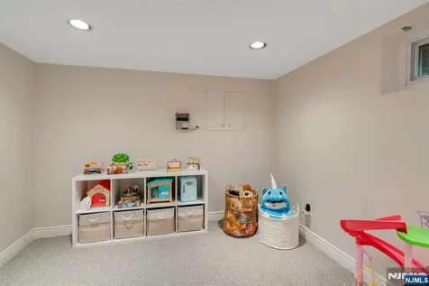 57 Stonefield Road Glen Rock NJ 07452