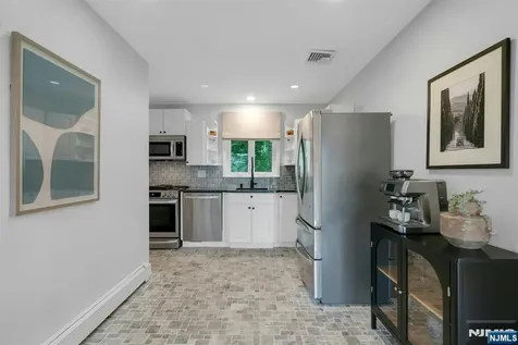 57 Stonefield Road Glen Rock NJ 07452