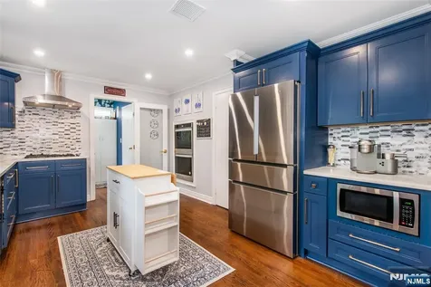 19 Plymouth Place Roseland NJ 07068