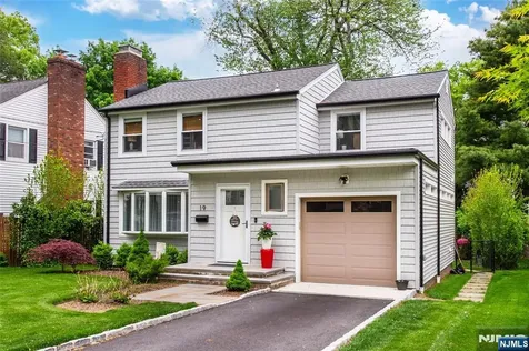 19 Plymouth Place Roseland NJ 07068