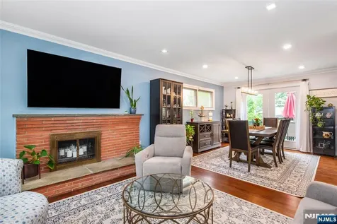 19 Plymouth Place Roseland NJ 07068