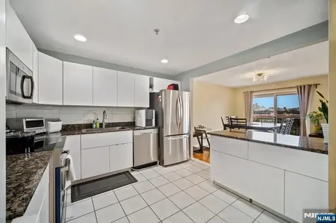 9 Legend Hills Drive Edgewater NJ 07020