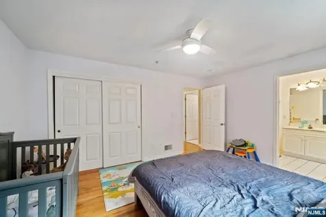 9 Legend Hills Drive Edgewater NJ 07020