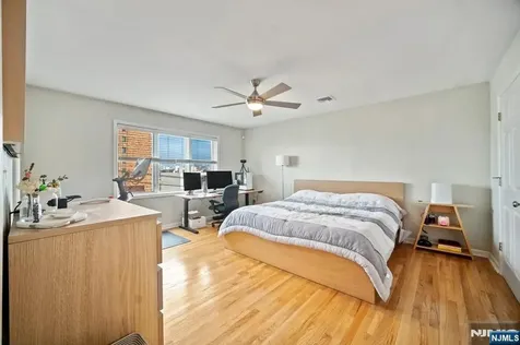 9 Legend Hills Drive Edgewater NJ 07020
