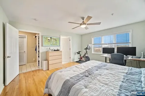9 Legend Hills Drive Edgewater NJ 07020