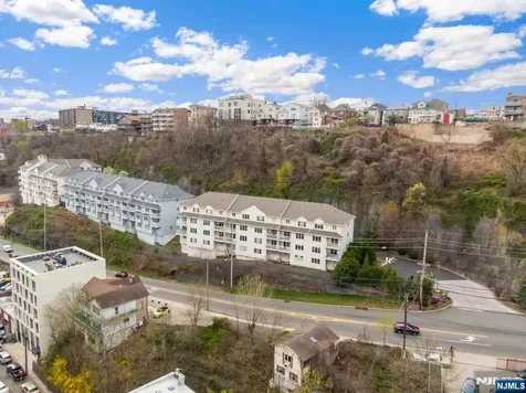 9 Legend Hills Drive Edgewater NJ 07020